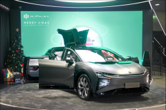 高合HiPhiX上演圣诞版“